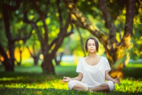 金年会官网-德罗巴跨界篮网主场，足球巨星首秀惊艳全场！